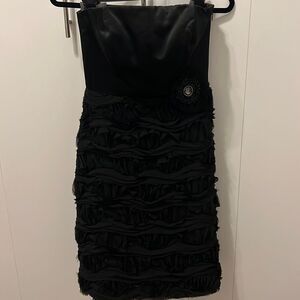 Tahari size 2 cocktail dress strapless NWT side zip  New Year’s Eve or holiday
